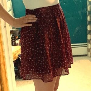 Maroon patterned mini skirt
